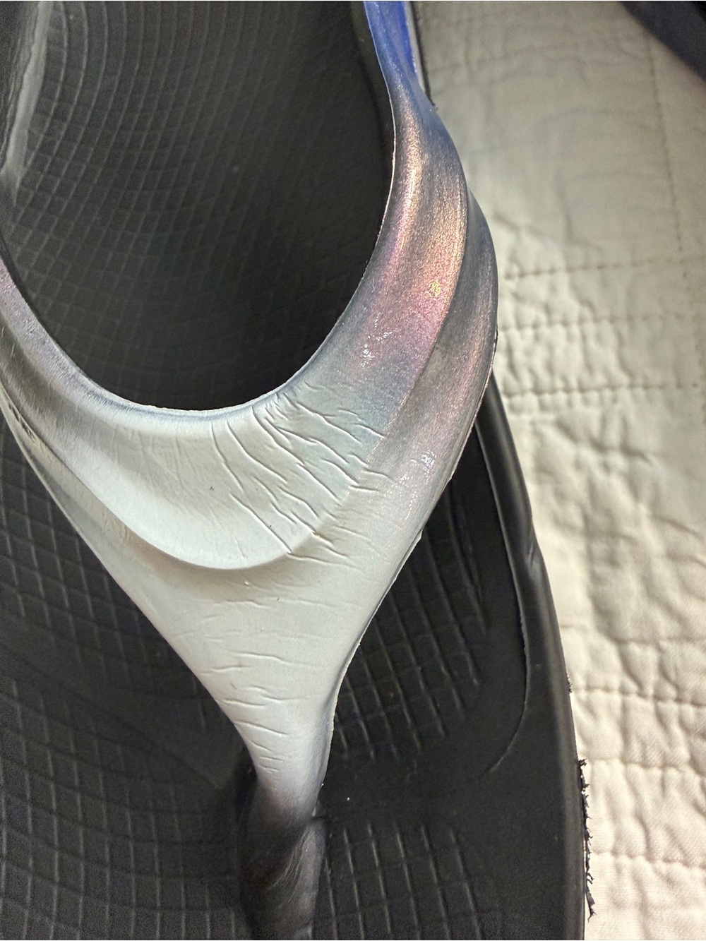 Oofos Oolala Luxe Recovery Black Flip Flops with Iridescent Straps - Picture 11 of 12